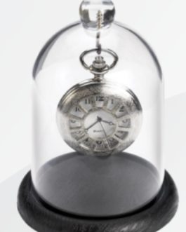 Espositore per orologi da tasca con campana in plexiglass e base in legno / Pocket watches display, plexiglass bell and wooden base (watch not incl.)